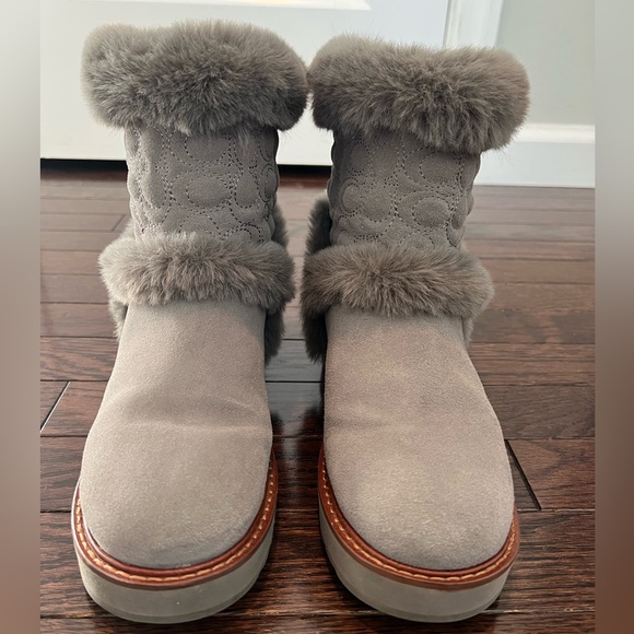 Coach monogram Gray Winter Boots with faux fur barely used! - Picture 6 of 8